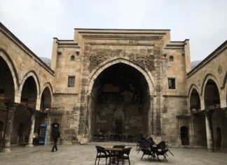 Hüseyin Baykara Oğlu Mirza Rıza Türbesi